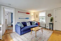 1 Mi to Ferry Sea Street Cottage in Hyannis