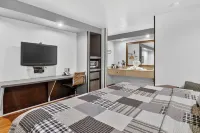 12 Oaks Hotel