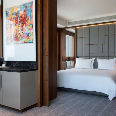 Executive Horizon Lounge Suite 1 King bed