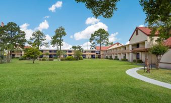 Red Roof Inn & Suites Brunswick I-95