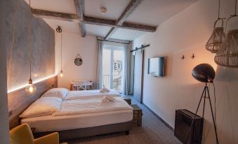 Seven Boutique Hotel - Housity