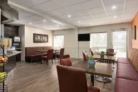 Super 8 by Wyndham Calgary Shawnessy Area