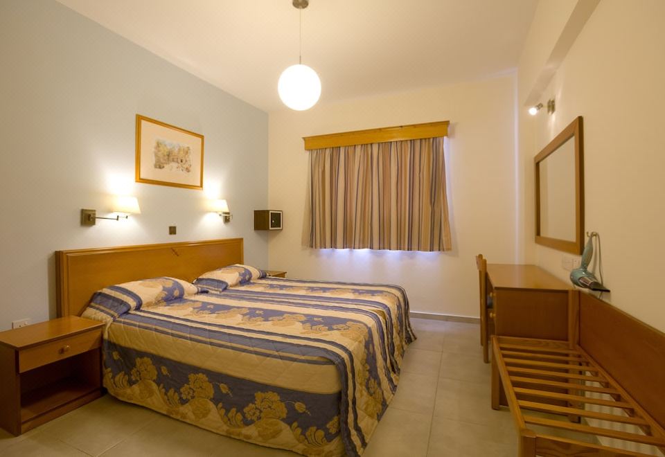 享有泳池景緻的標準一卧室公寓