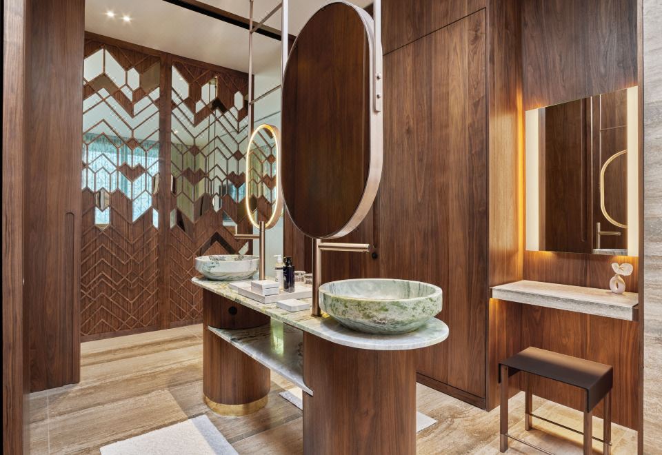 家庭房， 卧室1:1張特大床 ， 卧室2:2張大床， 海景， 水池， 露台