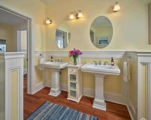 Old Manse InnDeluxe King Suite