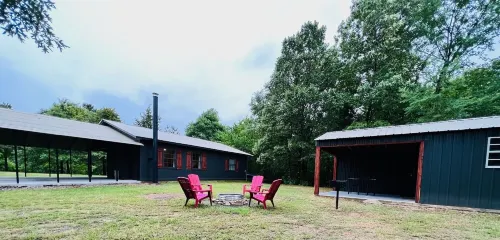 Cozy cabin w/ private pond & firepit. 3 miles to lake & 12 to Crater of Diamonds