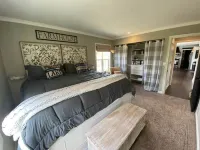 Country Home Villa + PRIVATE POOL & Guest House <1 mile to downtown Port Clinton Hôtels à : 
