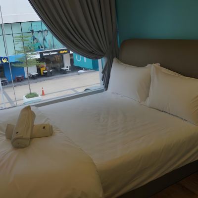 Bilik Deluxe Bertiga Kupon Hotel 57