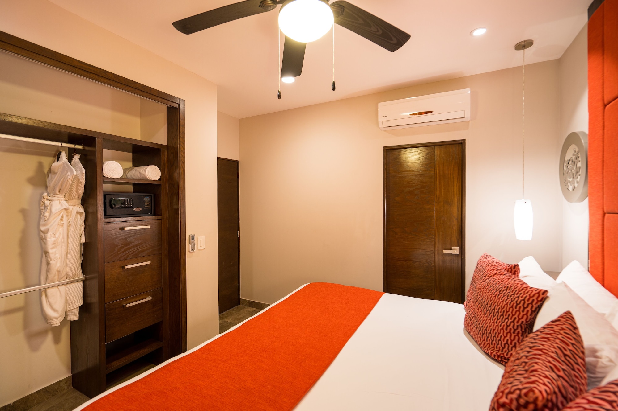 局部海景转角套房（2张床）