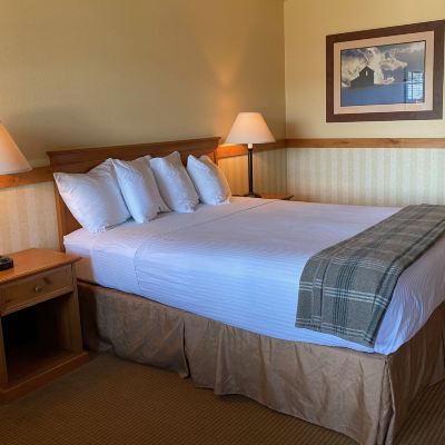 European Queen Room Cousin's Country Inn Promo Code
