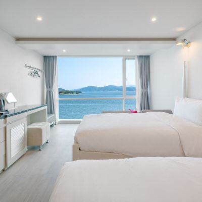 라지 씨 뷰 트윈룸 싱글침대 2개 (본관) 부엉이호텔 쿠폰