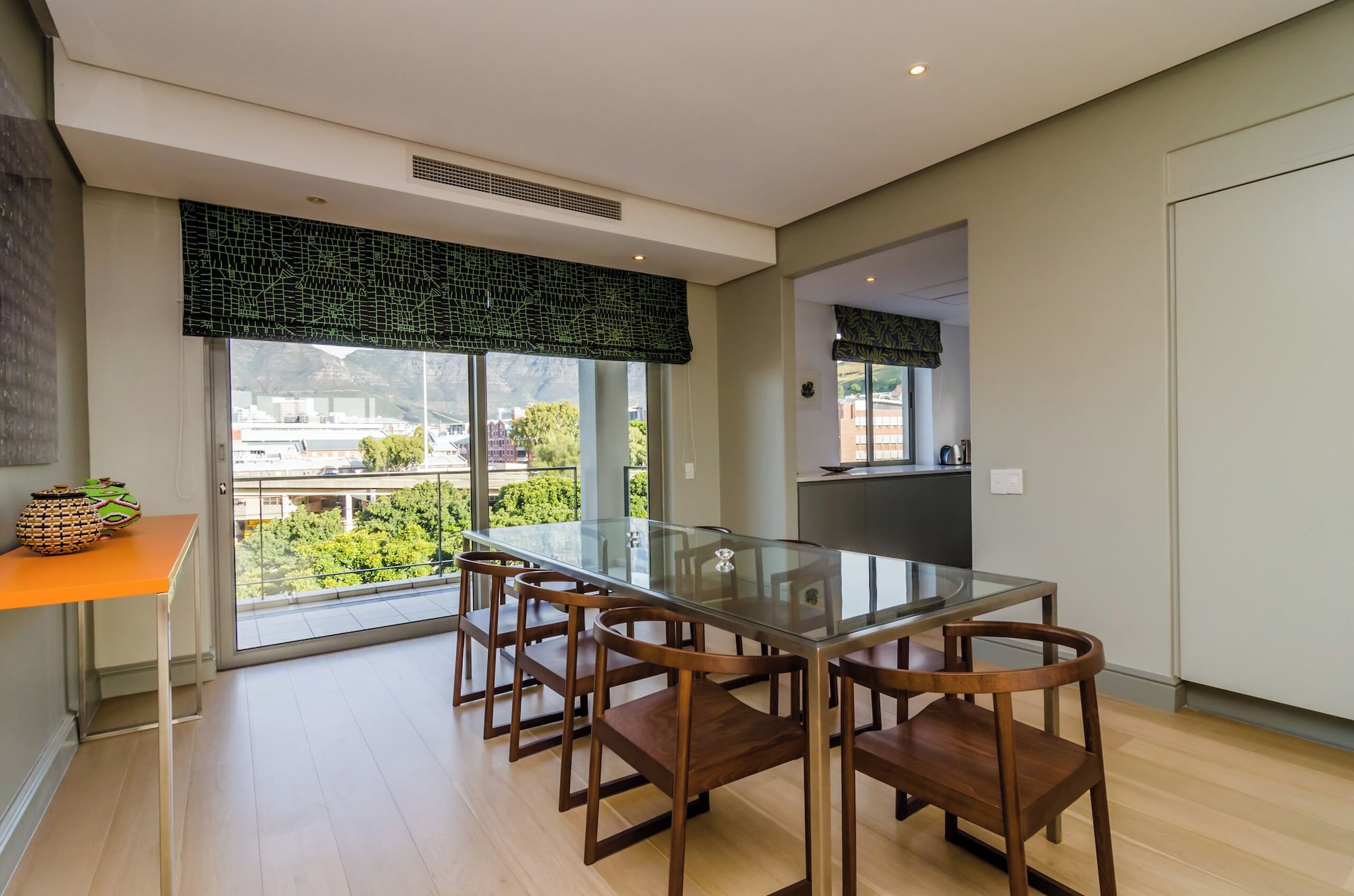 Mountain Marina Luxury Apartments两卧室尊贵间6