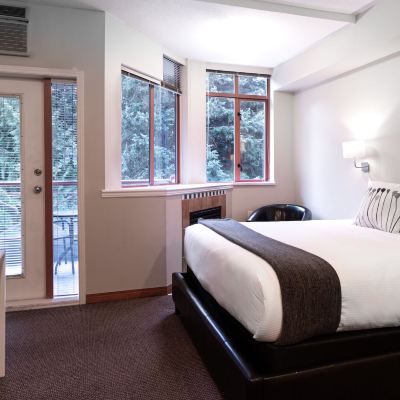 Comfort Studio, Multiple Beds (Deluxe Queen Studio) The Alpenglow by MountainView Accommodation Promo Code