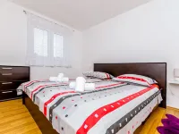 House Ivana Hotels in Vinisce