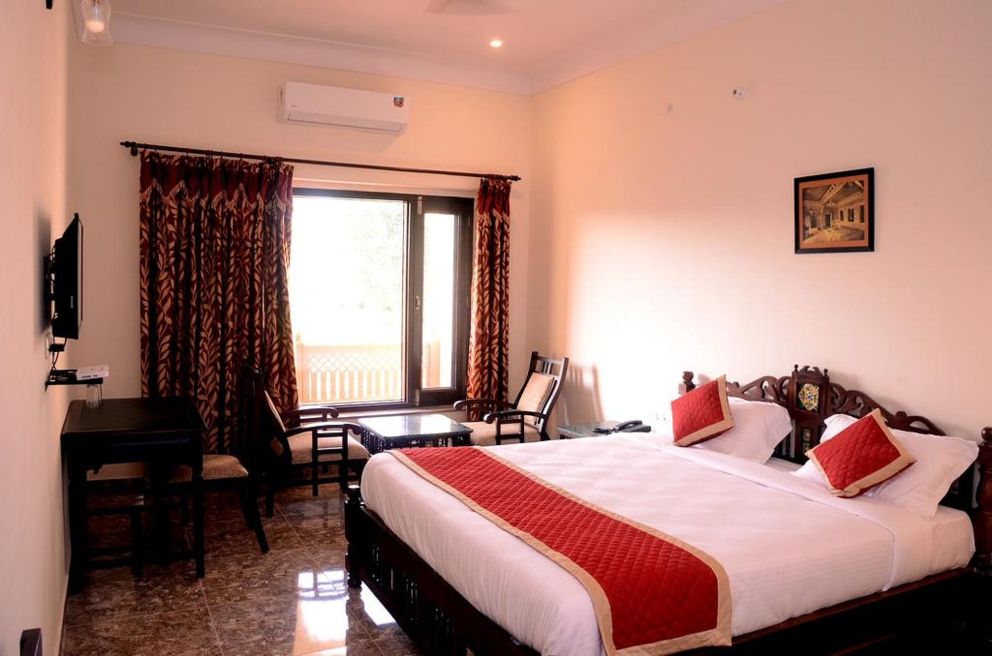 带湖景的双人间