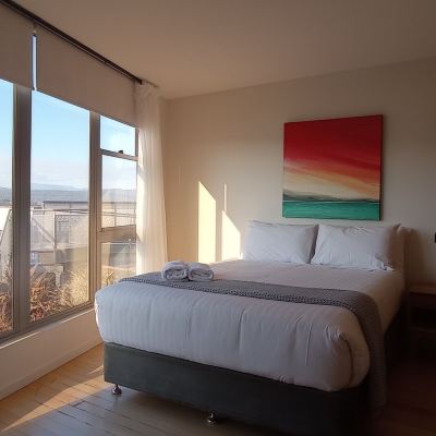 Deluxe Suite, 2 Bedrooms, Hot Tub, River View Rosevears Hotel Promo Code