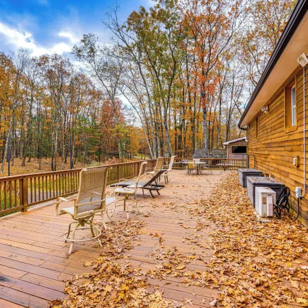 Private Hot Tub on 10 Acres: Cozy Catskill Getaway Отели в г. Катскилл