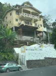 Tropical Apartment- Charming 1-Bedroom Apartment Overlooking Soufriere Town. Ξενοδοχεία στην πόλη 