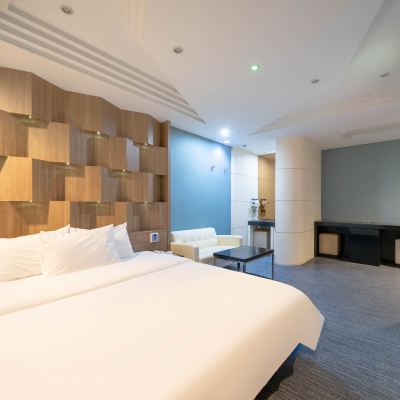 Deluxe With Bathroom Massage Ava Hotel Promo Code