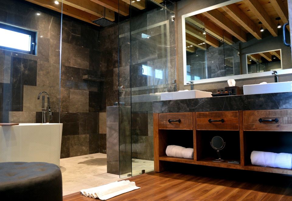 Hacienda Los PicachosGrand Chalet, 1 King Bed