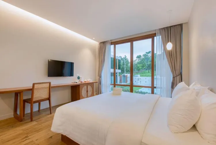 ห้องดีลักซ์ เตียงคิงไซส์ พร้อมวิวภูเขา