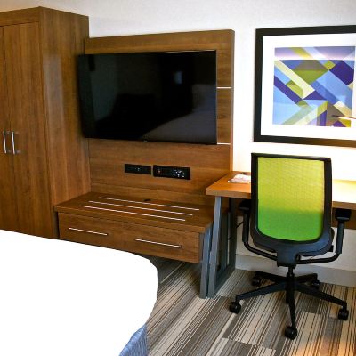 無障礙大床房（帶淋浴） 列治文温哥華機場智選假日酒店優惠