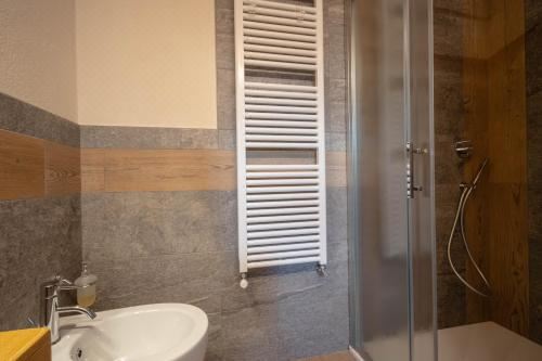 带山景的双人间