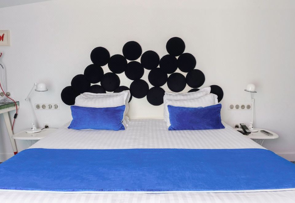 Family Room, 2 Bedrooms-Complimentary Soft Minibar, Courtesy Tray, Digital Press, Fitness, Sauna