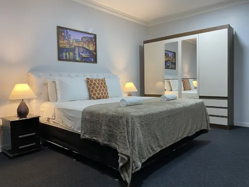 B & A Suites Inn