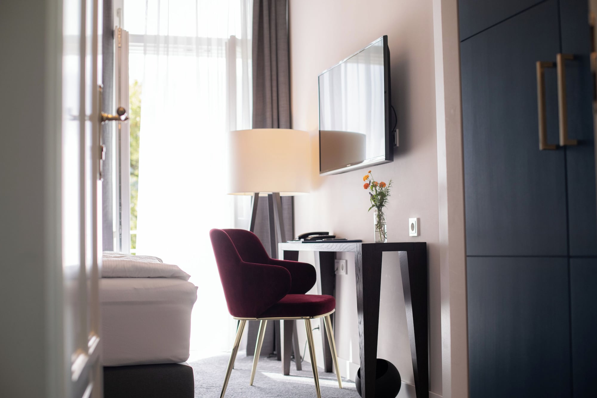 Villa Rein Boutiquehotel高级双人房， 1 张特大床， 阳台， 山景