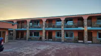 B&J Hotel and Apartments