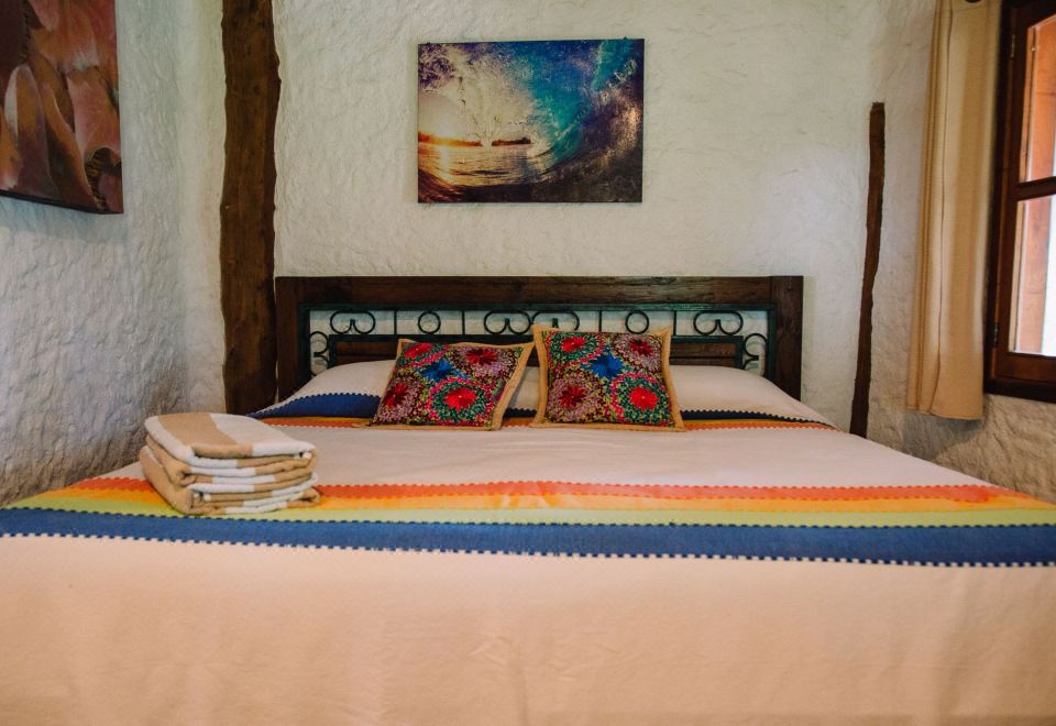 Apartment 1 King Bed With Sofa Bed With Kitchenette And Pool View ( Up To 3 People)