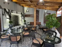 Luxe Plaza Hotel near EVN Zvartnots airport Hotels in 