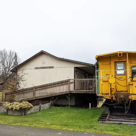 Olympic Railway Inn Отели в г. Секим