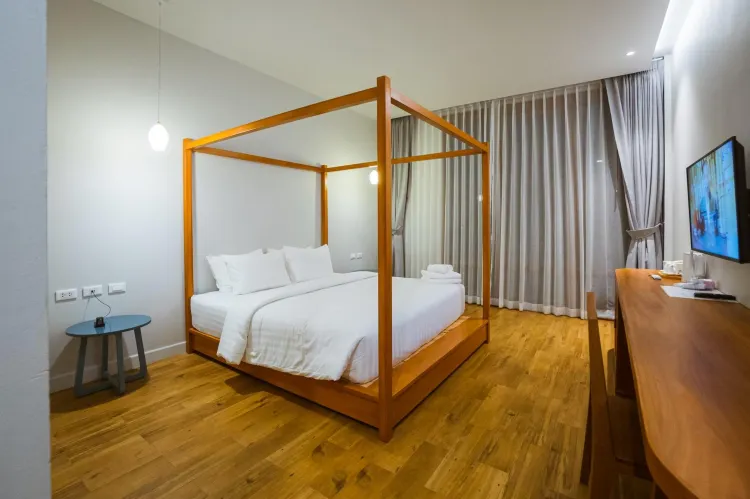 ห้องมุมดีลักซ์เตียงคิงไซส์ 1 เตียง พร้อมวิวห้องอาบน้ำ