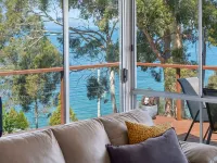 Little Roaring Beach Shack - cosy beachside retreat, Dover, Huon Valley. Ξενοδοχεία στην πόλη Geeveston