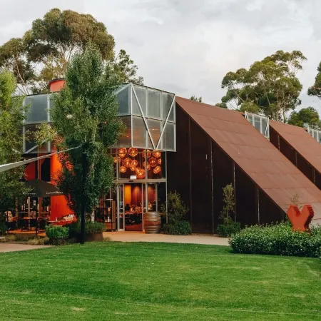 Charming 3-Bedroom Holiday Home Near Werribee Park Отели в г. Уэрриби