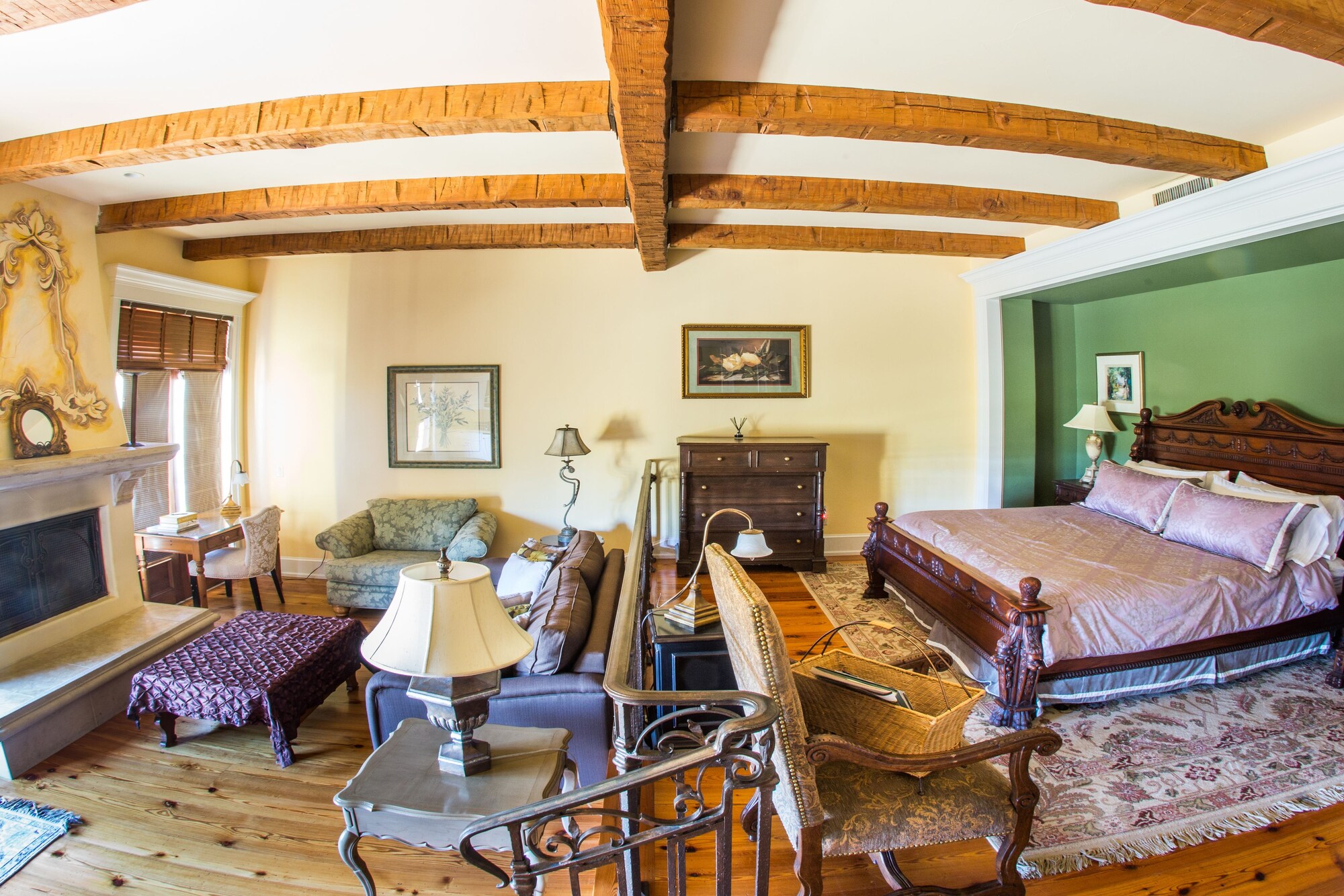 套房，1张特大床，葡萄园景观（Viognier）