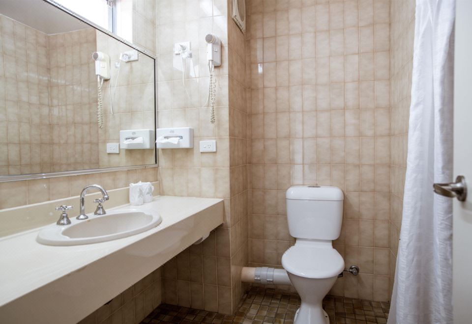 1張特大床，無煙，行政房，海濱，含無線網絡，有foxtel，有空調，含歐式早餐