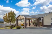 Super 8 by Wyndham Baker City Hotels in 