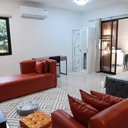 Stay at Diez R1, Queen Bed and Private Kitchen