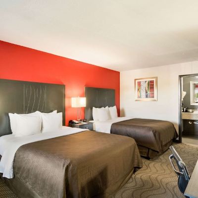 Suite, Non Smoking, Hot Tub (2 Queen Beds & 1 Sofa Bed)