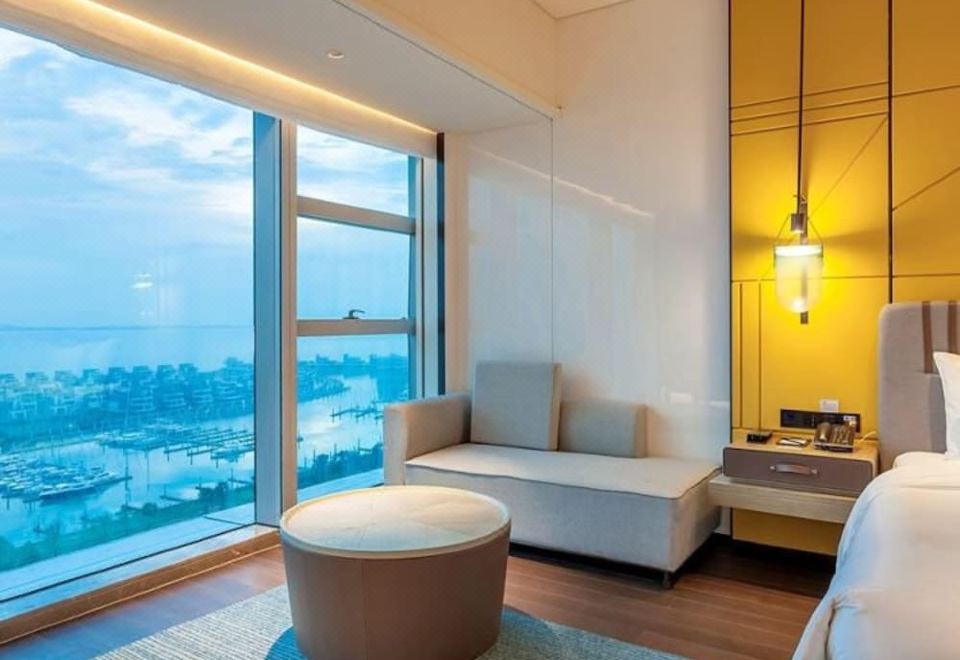 豪華海景大床房（180度全落地窗看海景日出）