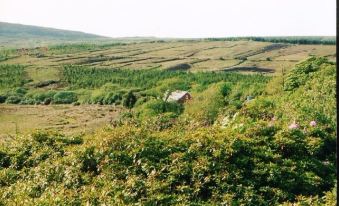 House with 2 Bedrooms in Laghy, with Enclosed Garden Near the Beach