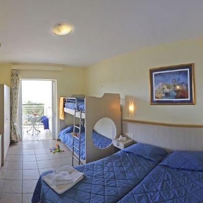 Family Double or Twin Room, Garden View