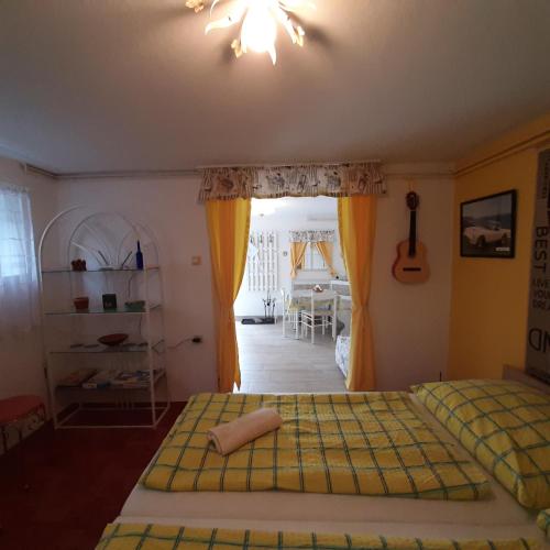 带露台一室公寓