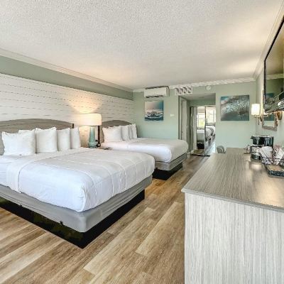 Room, 2 Queen Beds, Kitchenette, Poolside