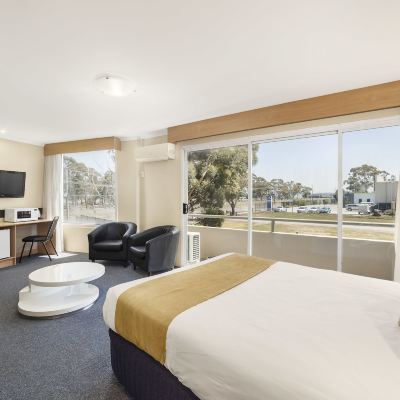 Queen SPA Room Ciloms Airport Lodge Promo Code