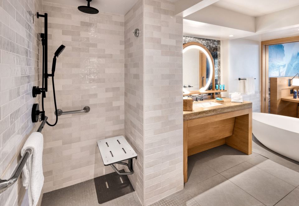 带梳化床的特大床套房-面向大海