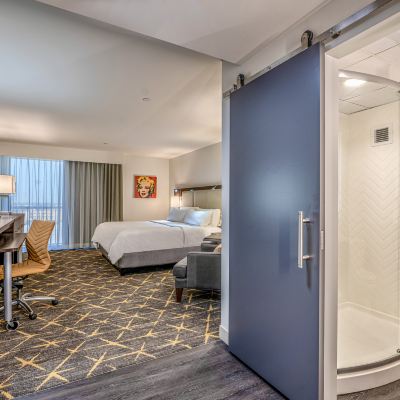 標準特大床房帶城景 新奧爾良市區超圓屋頂體育場假日酒店優惠